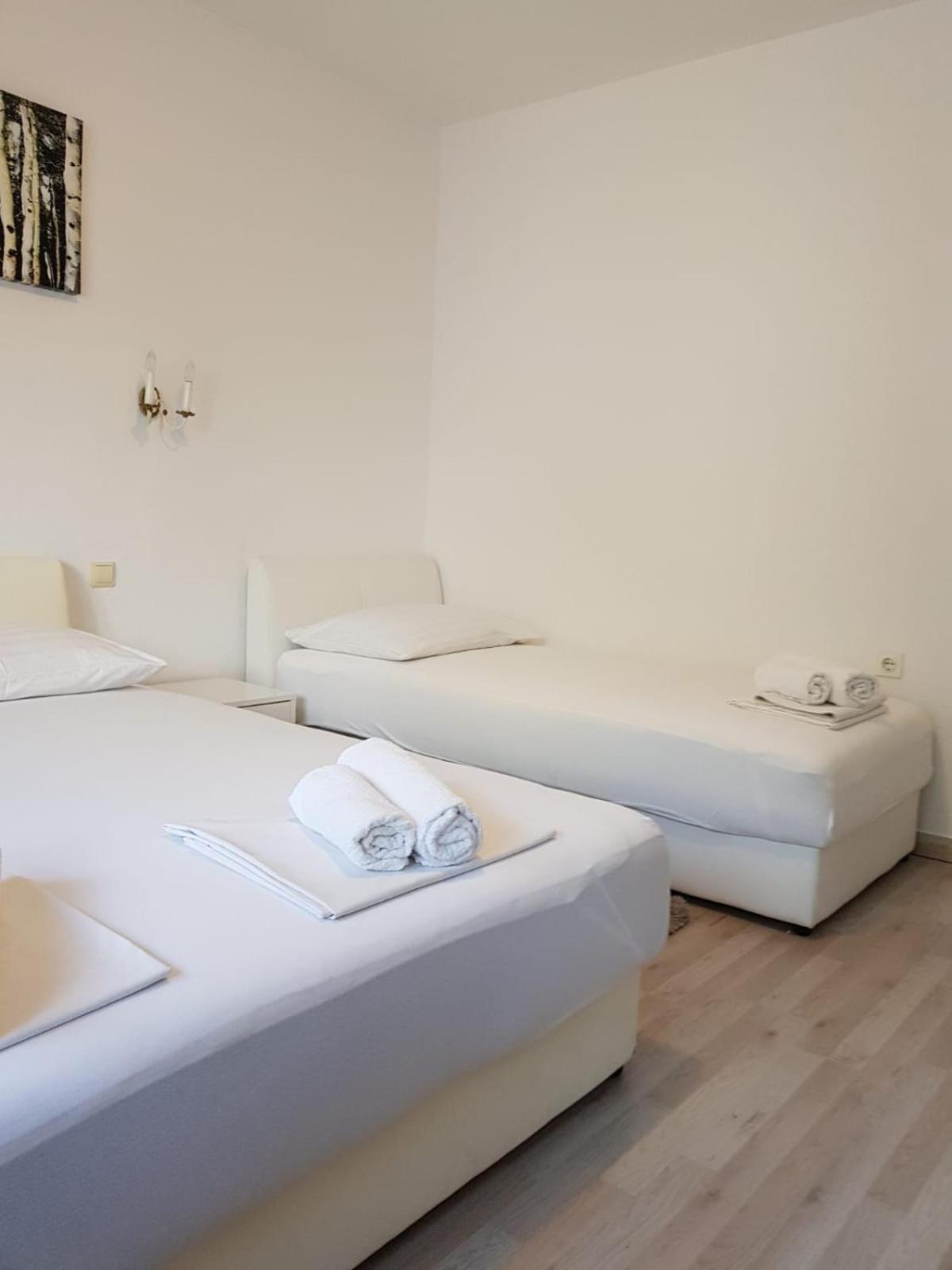 Apartmani Jureta Okrug Gornji Eksteriør billede